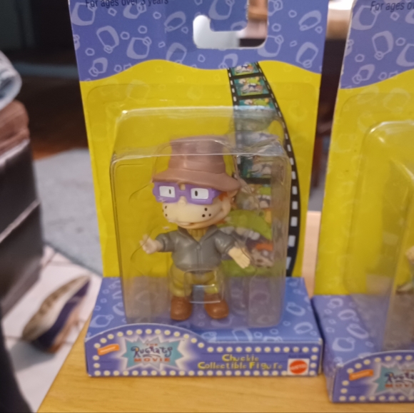 Rugrats.  Book and 4 character - Picture 7 of 7